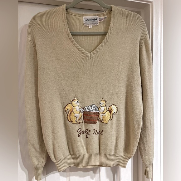 La Mode Du Golf Sweaters - V I N T A G E  Women's Beige Sweater with Squirrel Embroidery